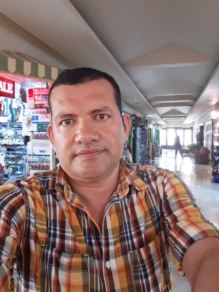  23844774  Younes, 51 ,    