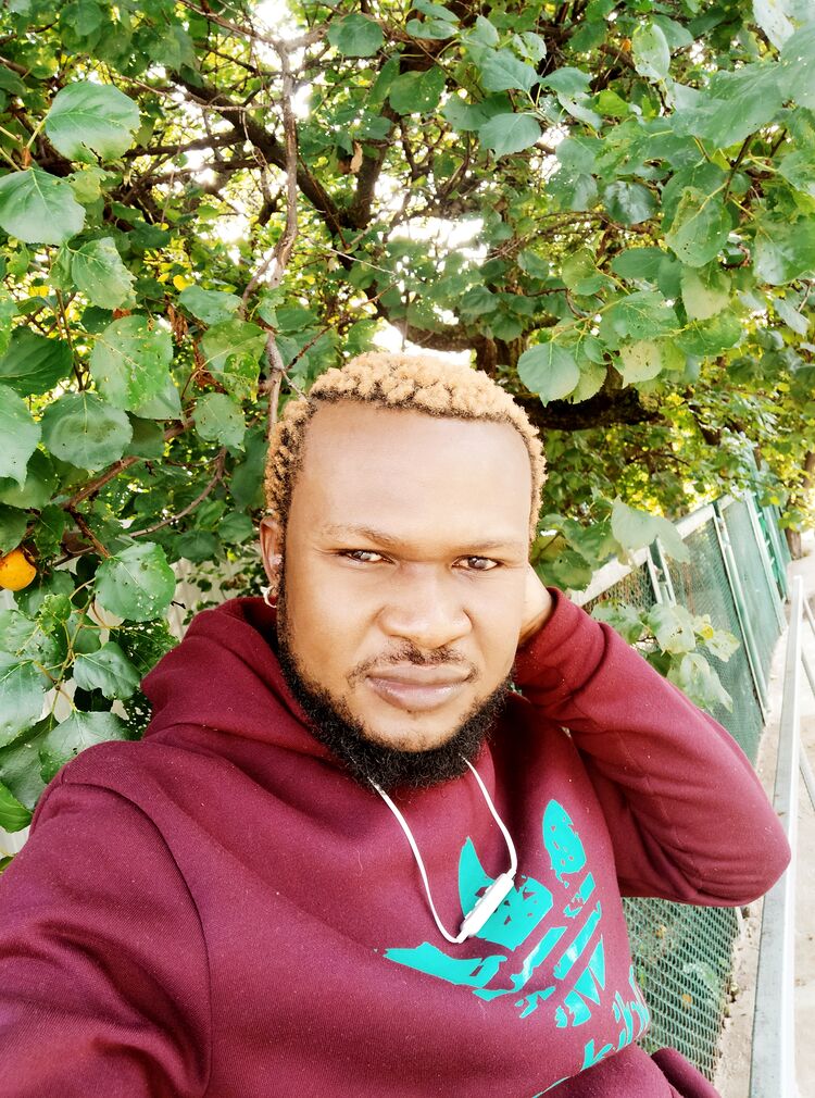  28462924  Patrick, 39 ,    