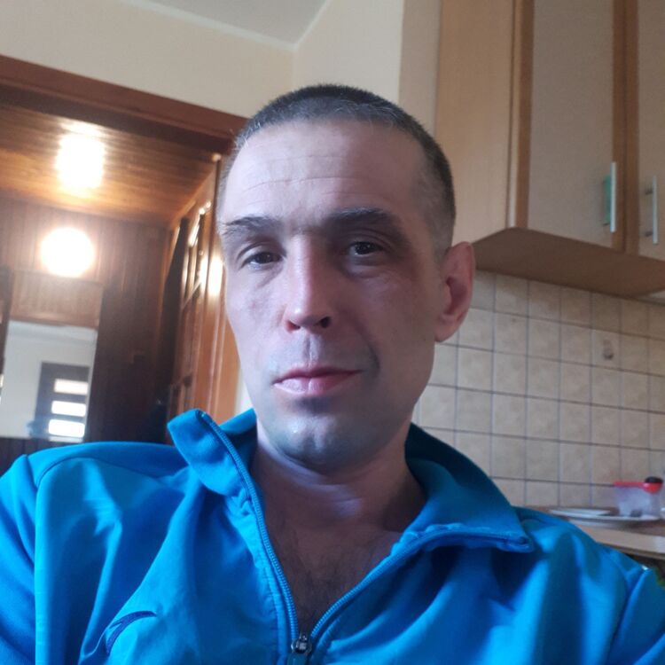  23247764  Valentin, 46 ,    