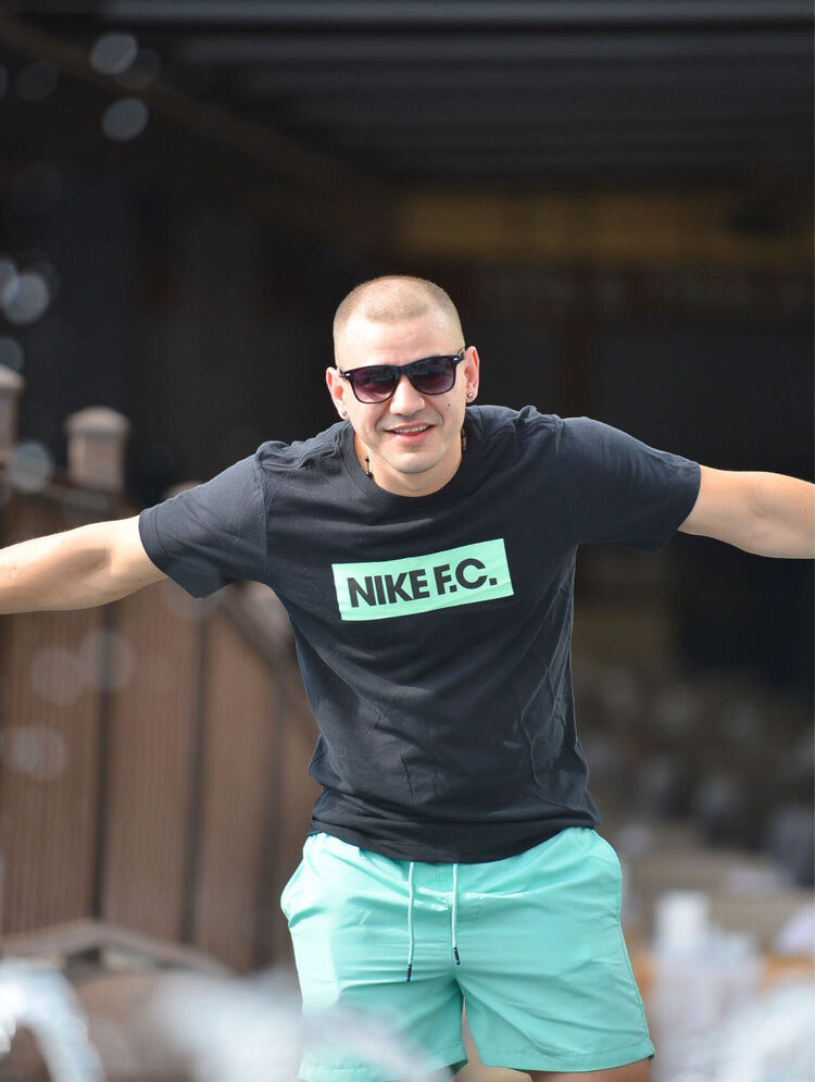  Kassel,   Damian, 36 ,   ,   , c 