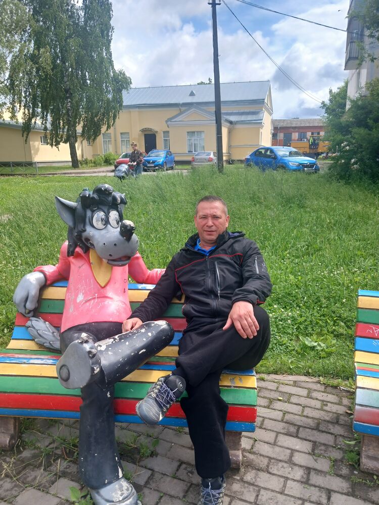  52166964  Zoran, 47 ,    -