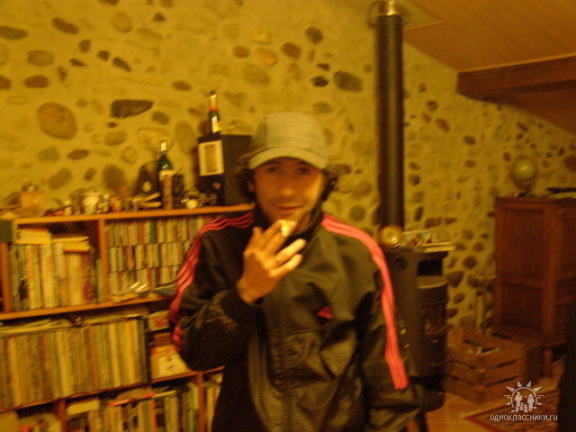  18694614  Arshak, 44 ,    