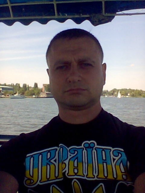  4892474  Denis, 40 ,    