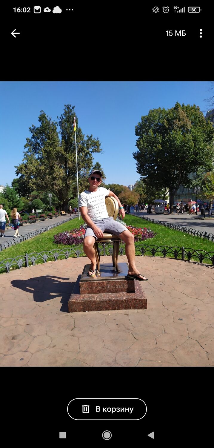  44370464  Viktor, 45 ,    