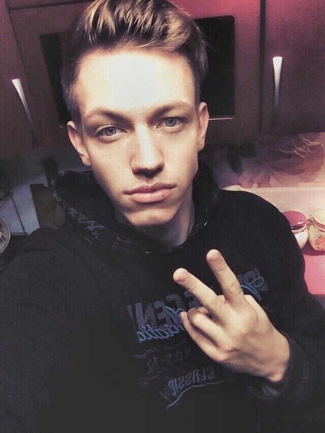  8472294  Leva Leva, 31 ,    