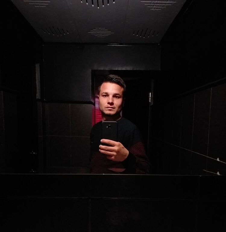  18049734  Andrei, 26 ,    