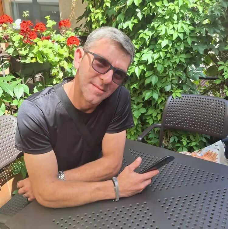  53722244  Iosebi, 43 ,    