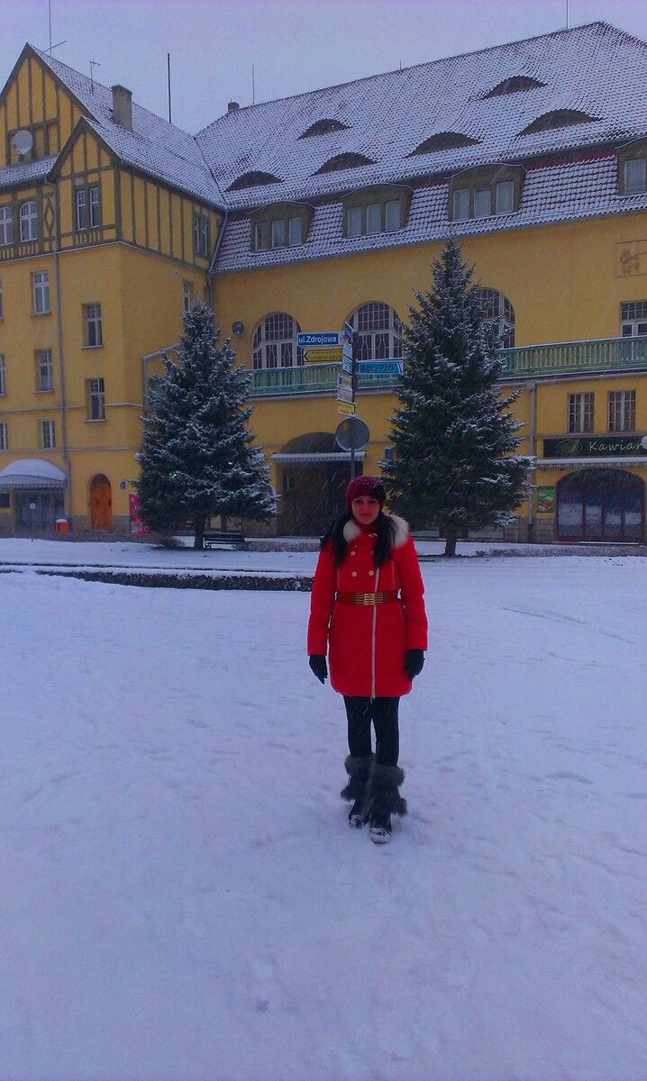  ,   Elena, 32 ,  