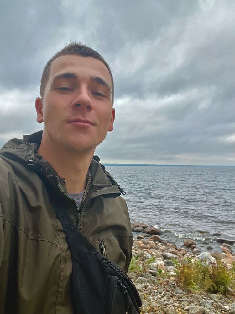  ,   Anton, 22 ,  
