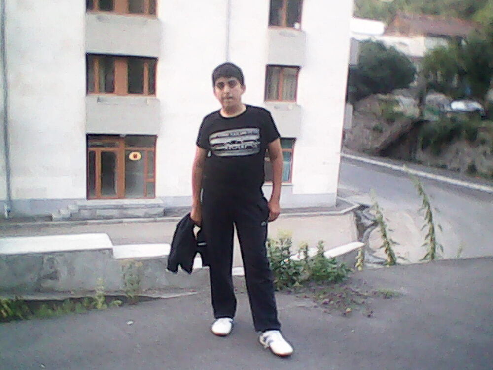  4557834  Harut, 42 ,    