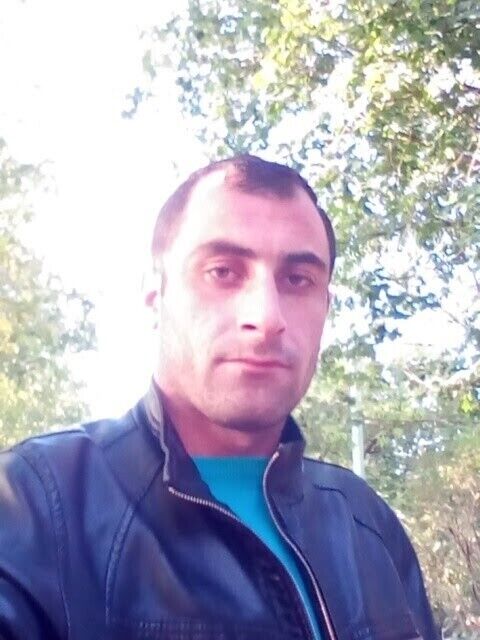  22701734  Hakob, 35 ,    