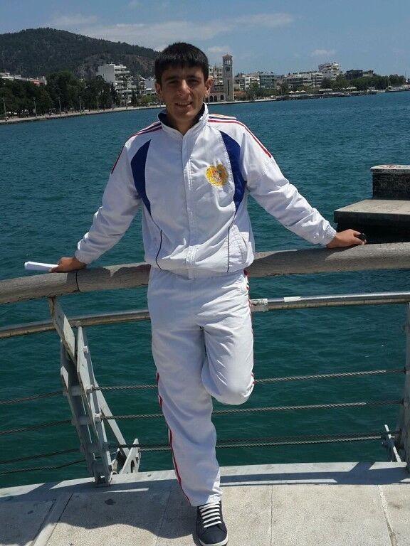  ,   Arman, 32 ,   ,   , c 