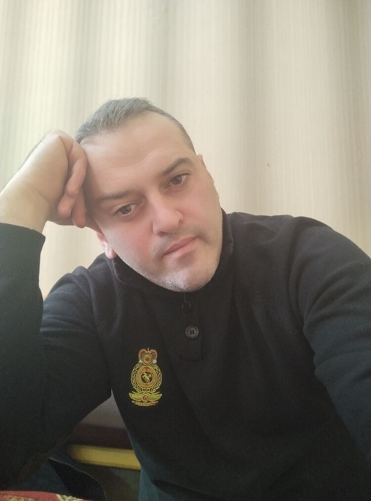  48818304  Nurlan, 39 ,    