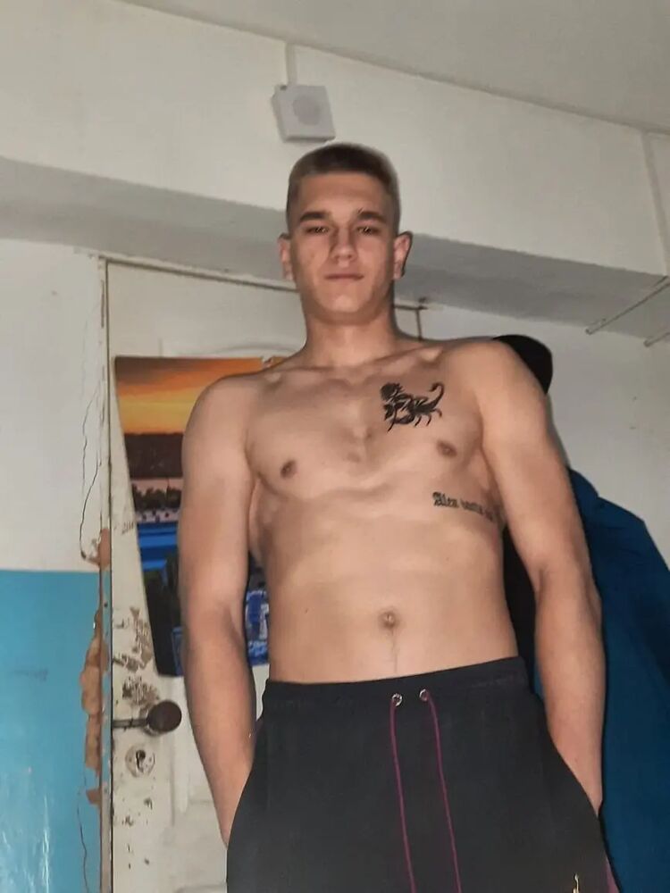  36890924  Alexander, 22 ,    