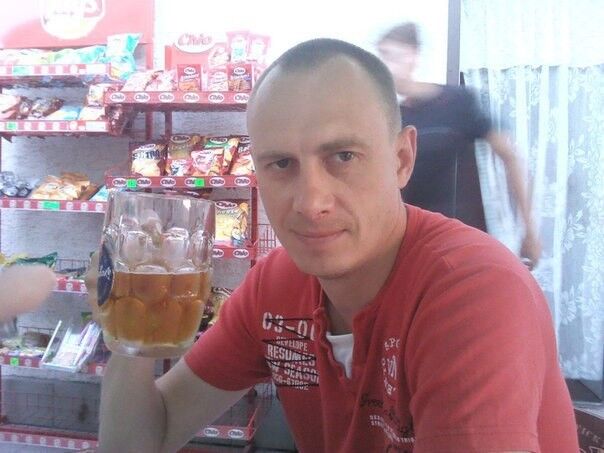  16153644  Igor, 49 ,    