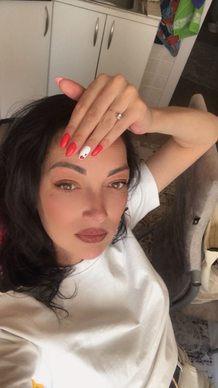  ,   Kris, 43 ,   ,   