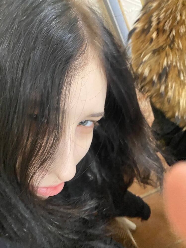  -,   Momo, 19 ,   ,   , c , 