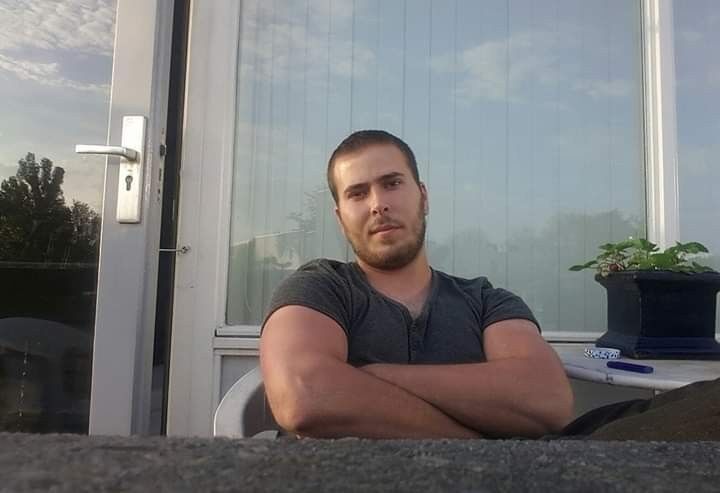  ,   Andrej, 39 ,   ,   , c , 
