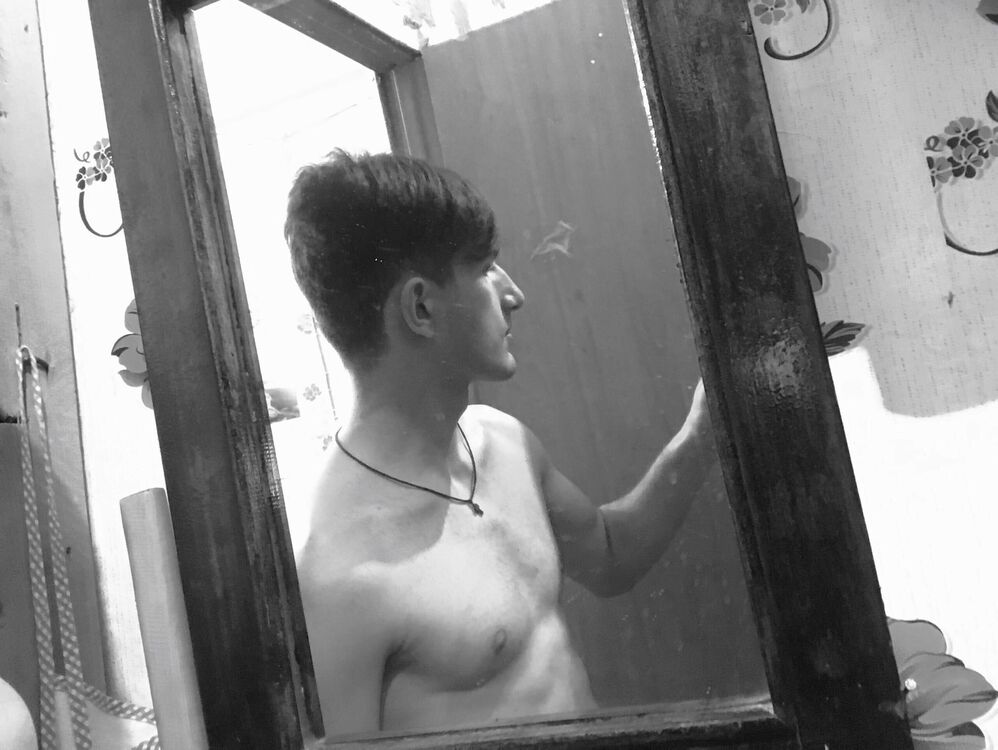  42654814  Zviad, 25 ,    