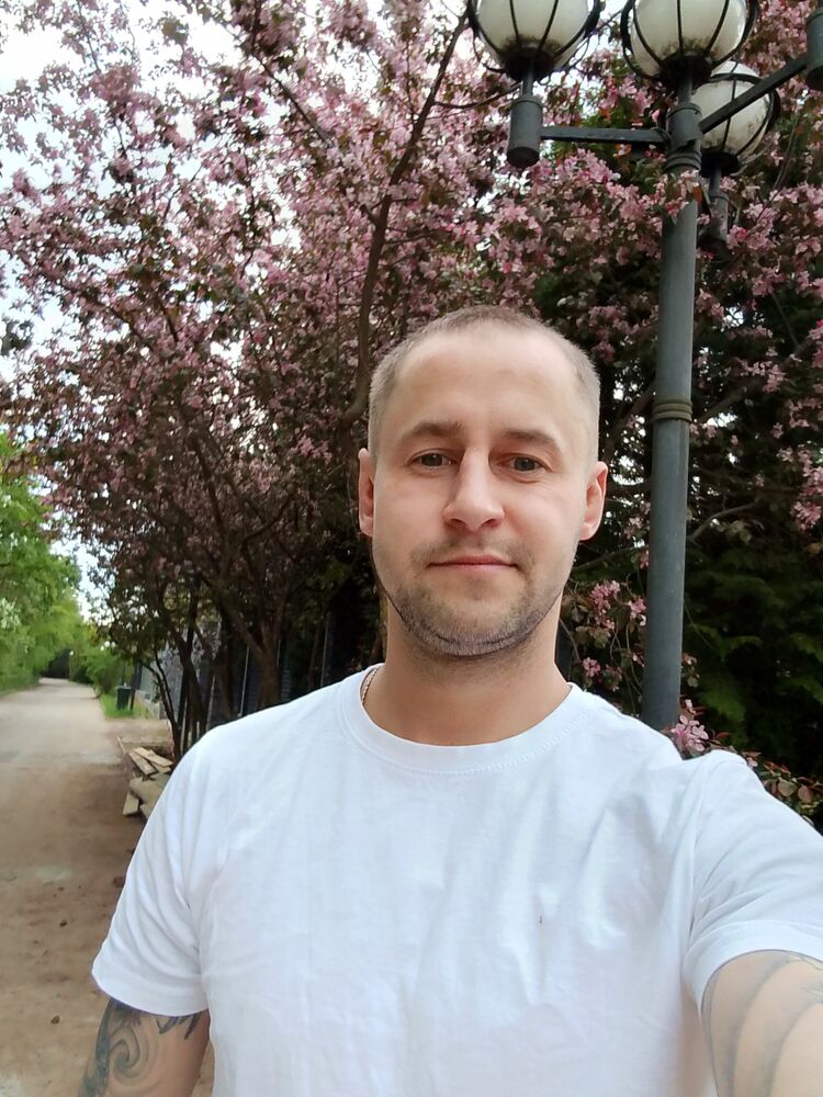  52267434  Ivan, 29 ,    