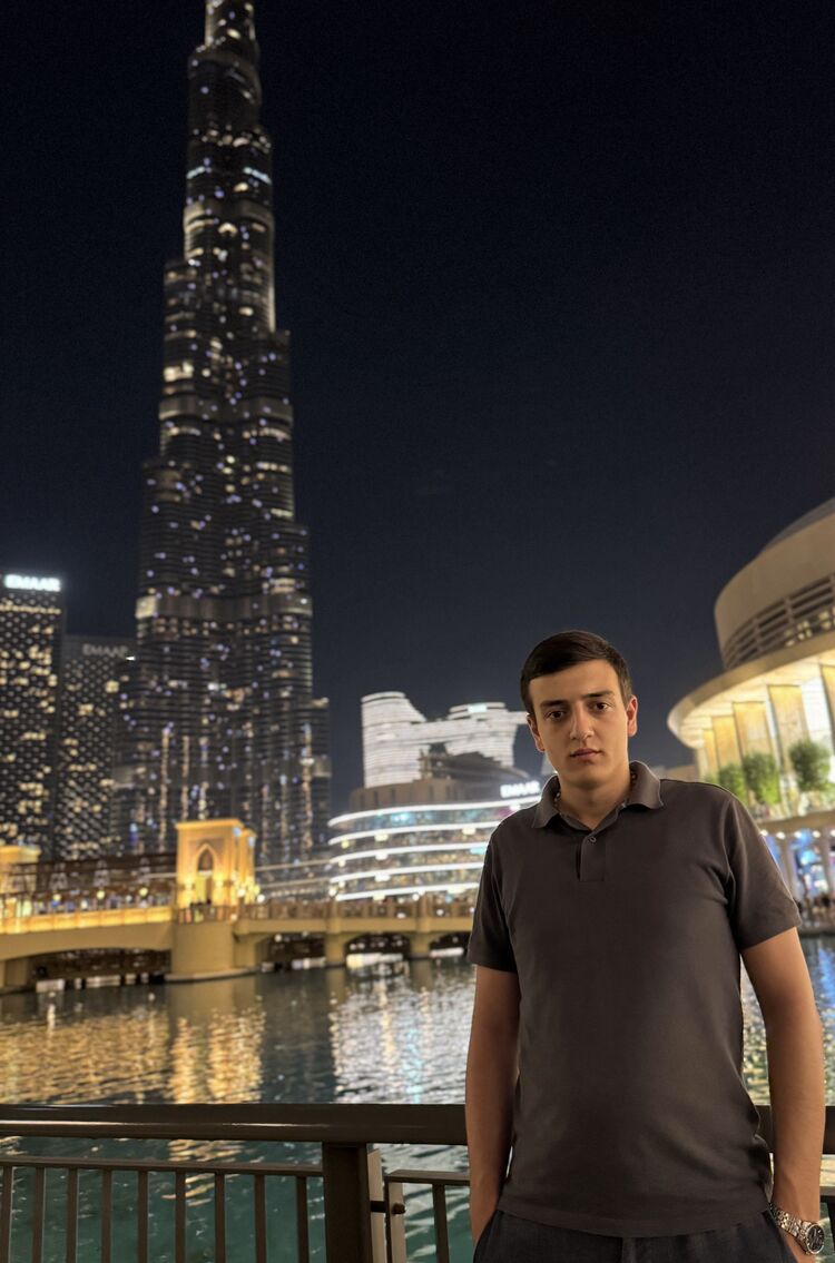  46261864  Narek, 26 ,    