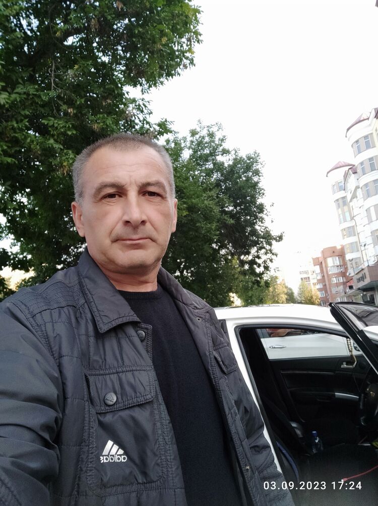  53416814  Oleg, 52 ,    