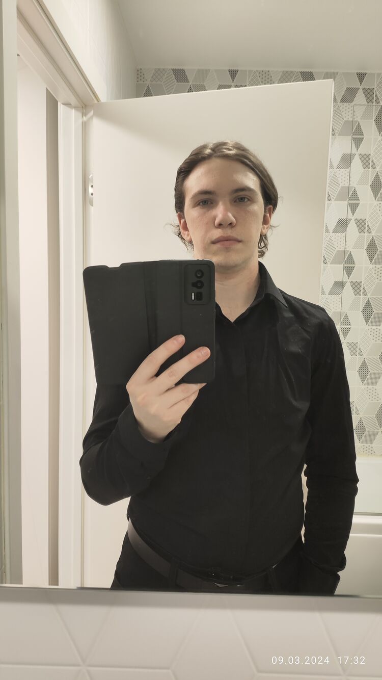  41743624  Mikhail, 26 ,    
