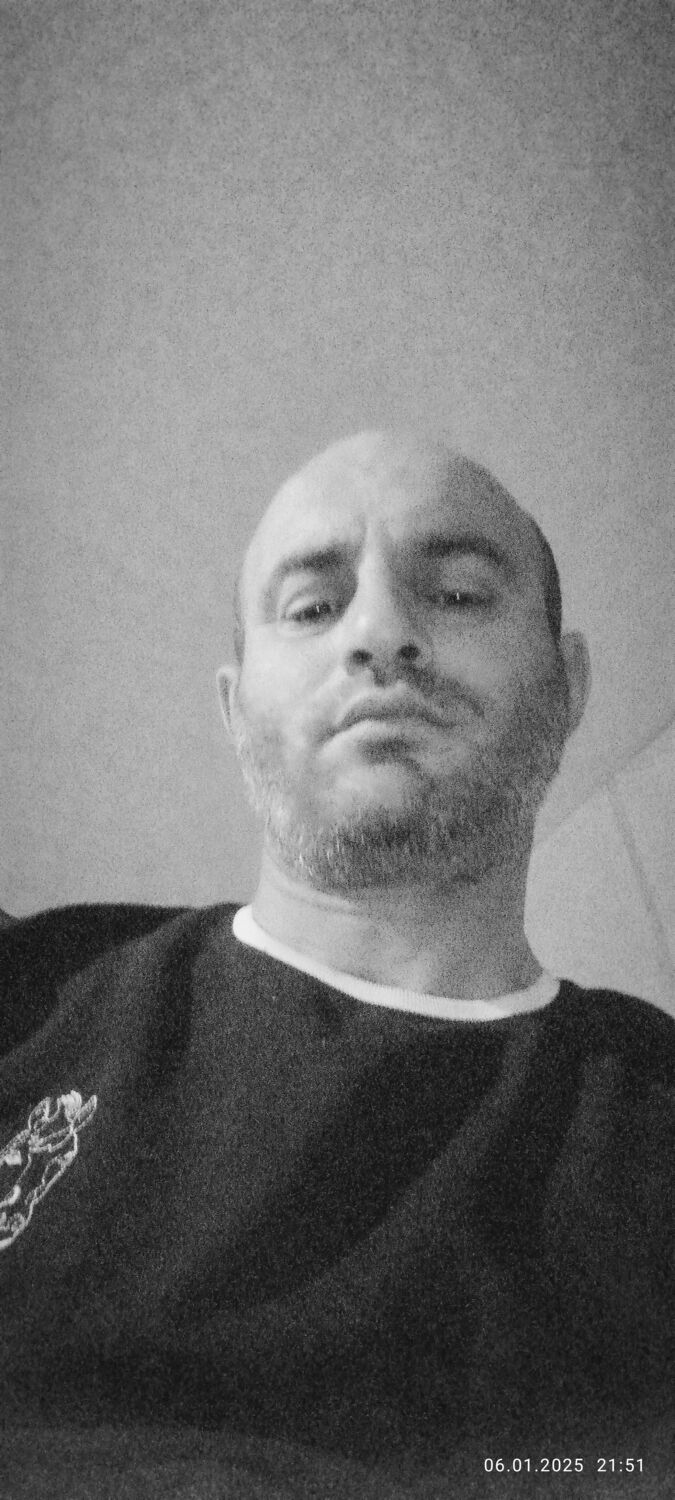  48768294  Adil, 42 ,    