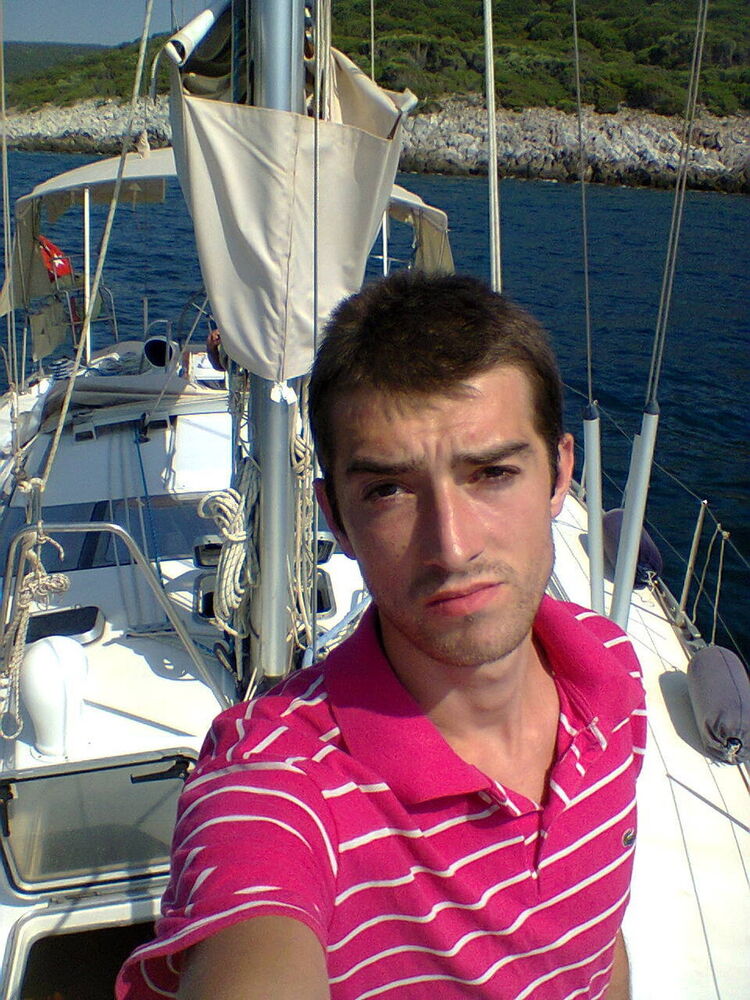  ,   Andeii, 32 ,  