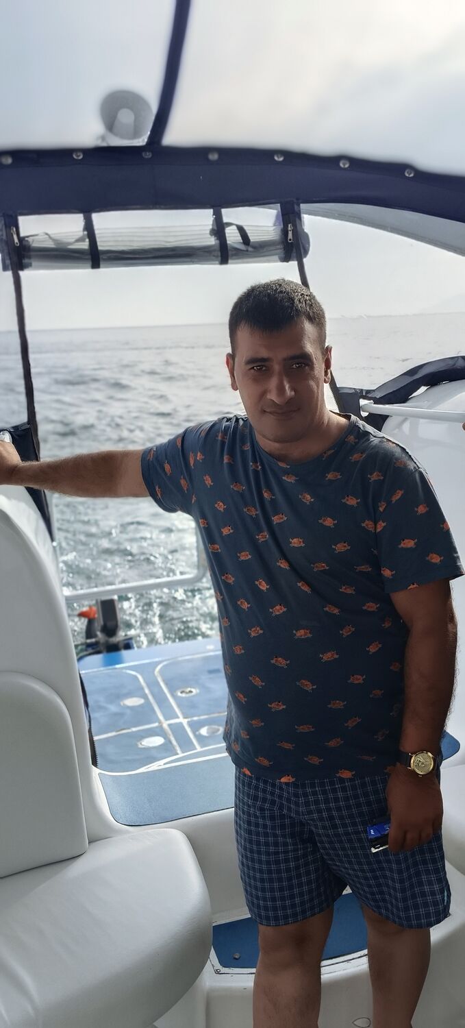  54063764  Hayk, 40 ,    