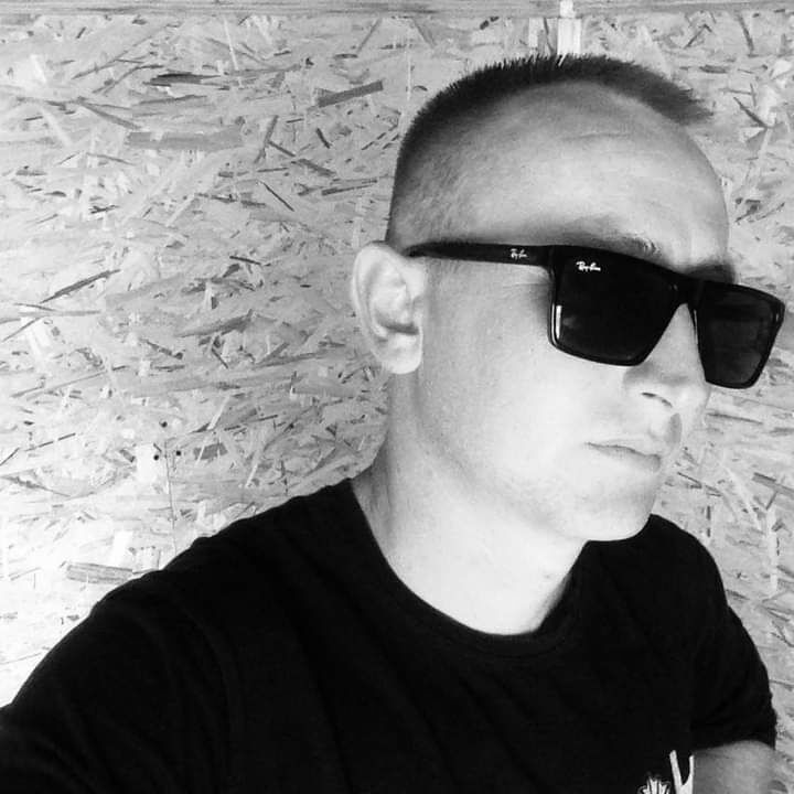 24631614  Domenik, 32 ,    -