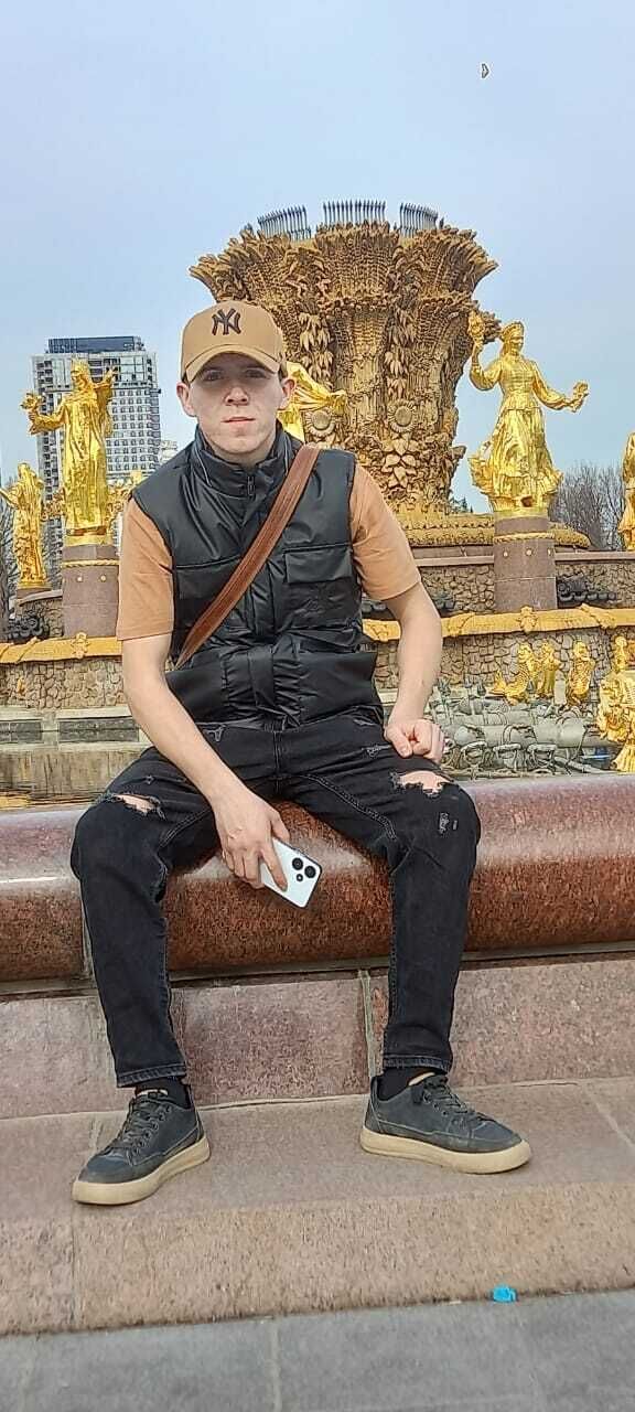  42537664  Jamshidbek, 20 ,    