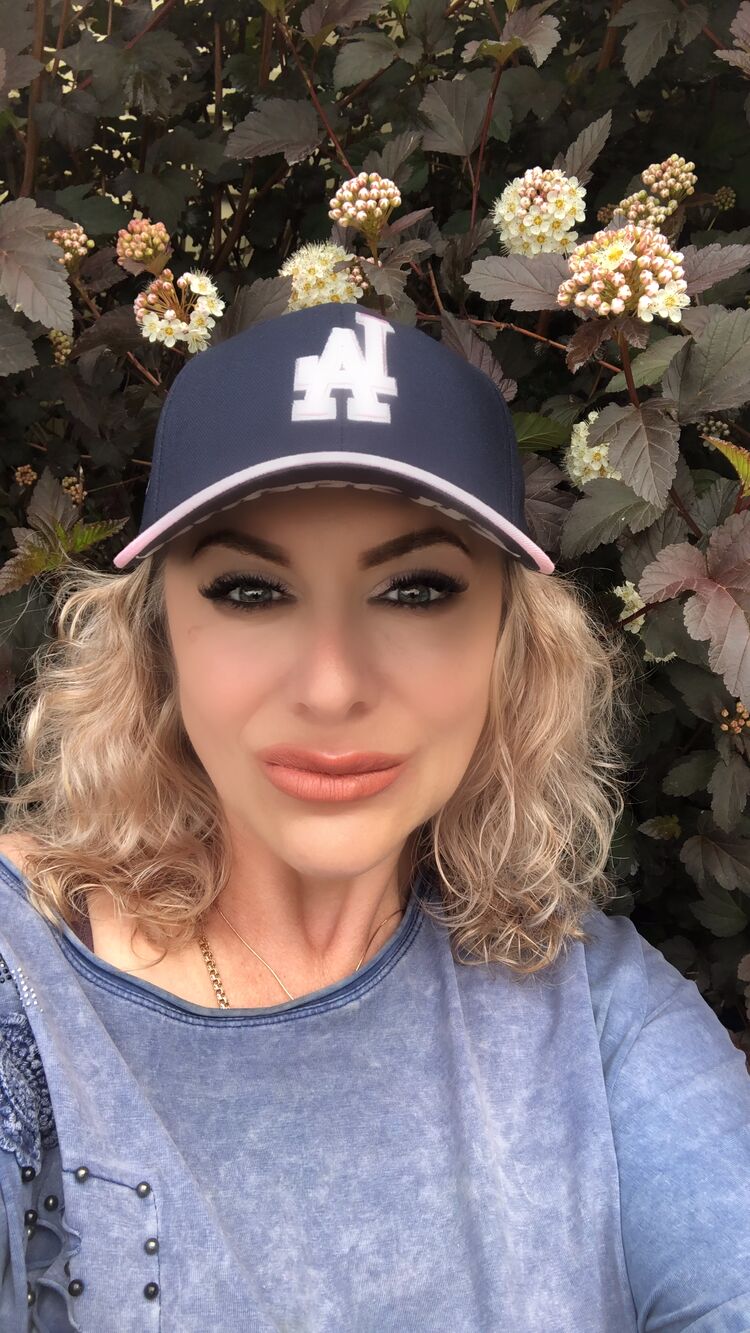  ,   Linda, 42 ,   ,   