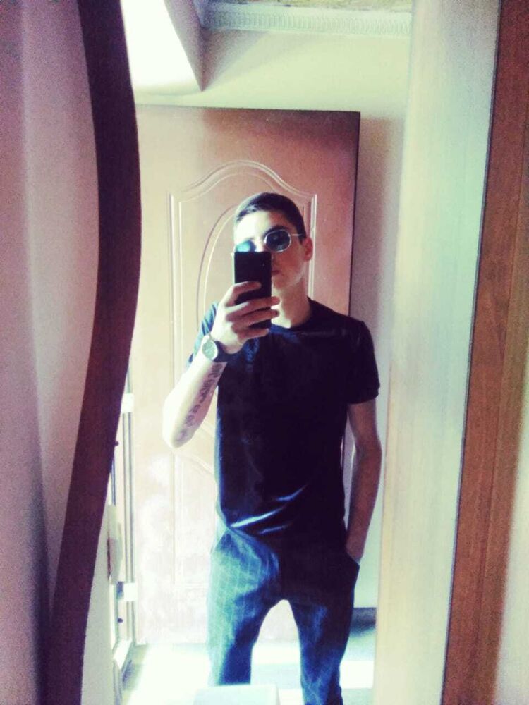  23750834  David, 22 ,    