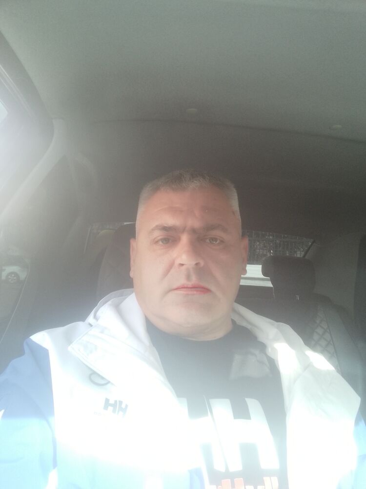  53811404  Igor, 49 ,    
