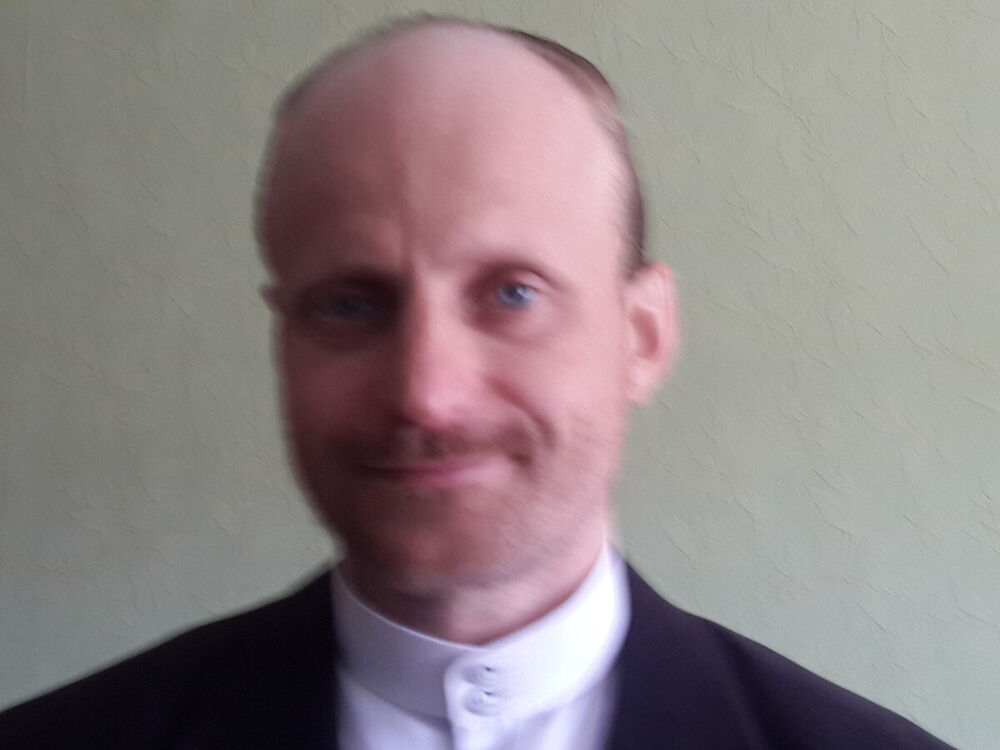  21982634  Petr, 37 ,    