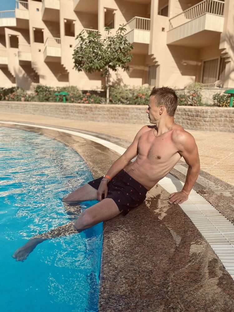  26574334  Vlad, 28 ,    