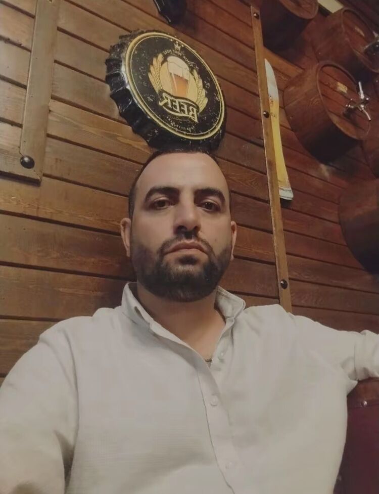  53516364  Araz, 32 ,    