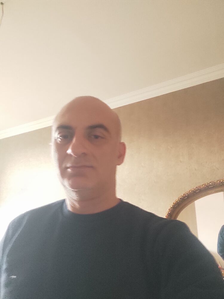  ,   Artur, 46 ,   ,   