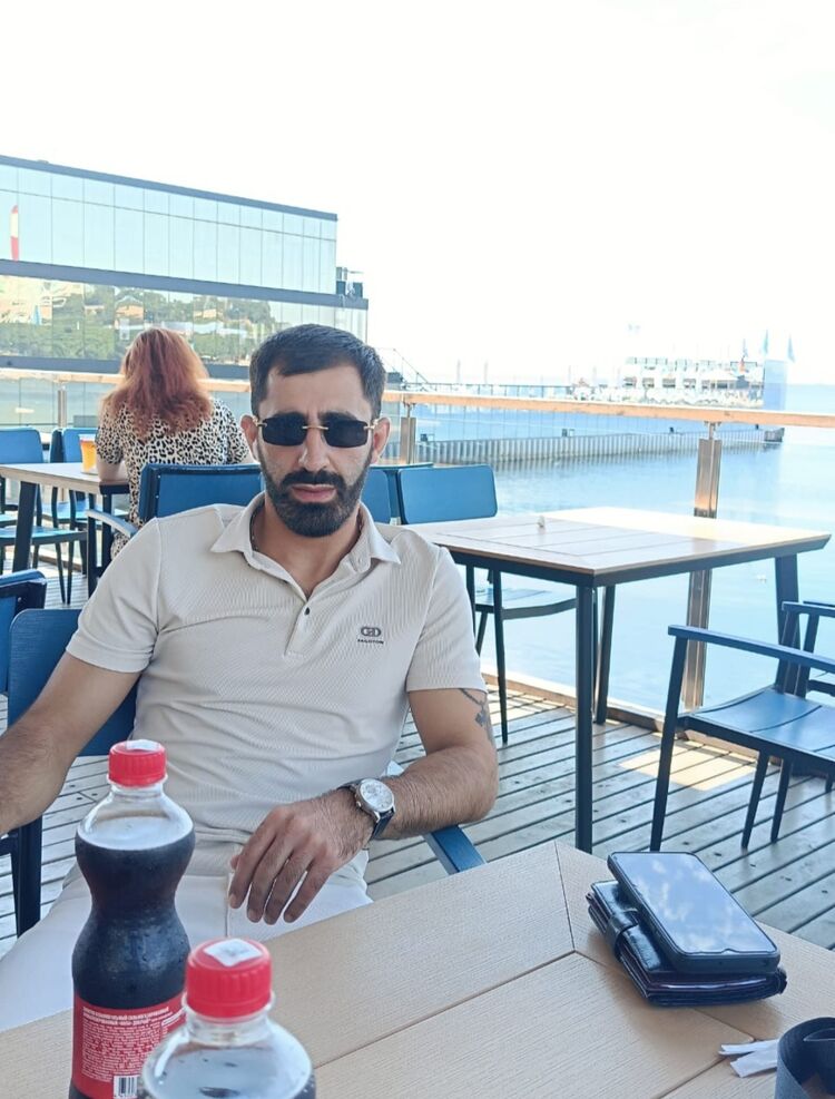  53450914  Sarkis, 33 ,    