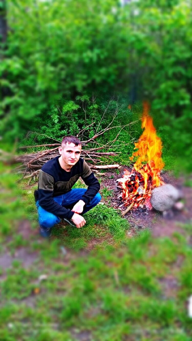  48010364  Andrei, 27 ,    