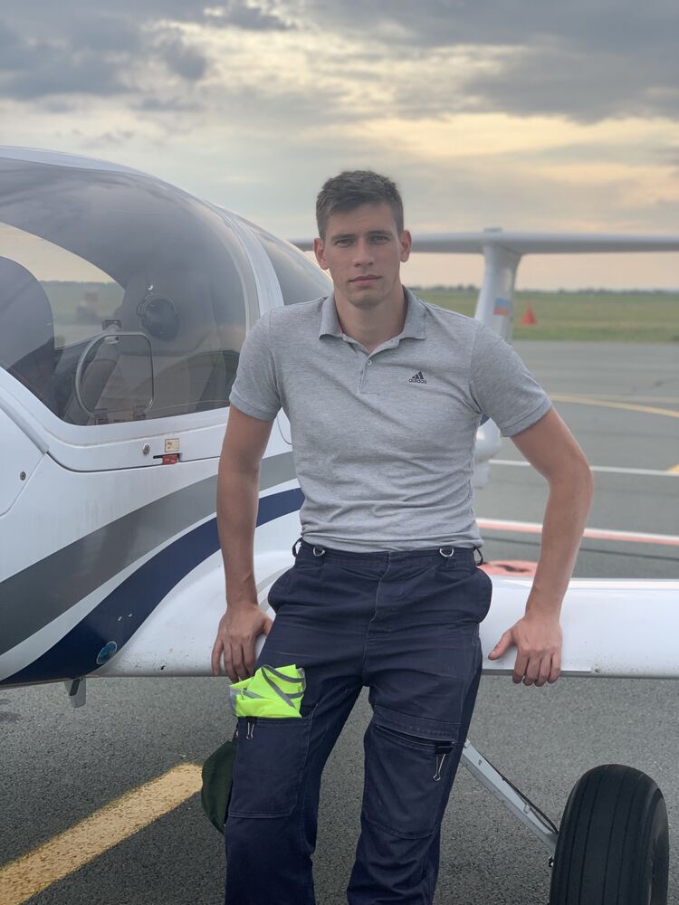  28908984  Vladek, 27 ,    