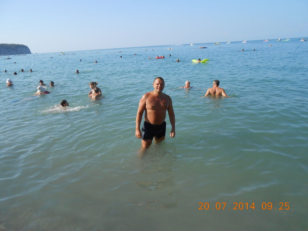  5714744  Sergei, 44 ,    