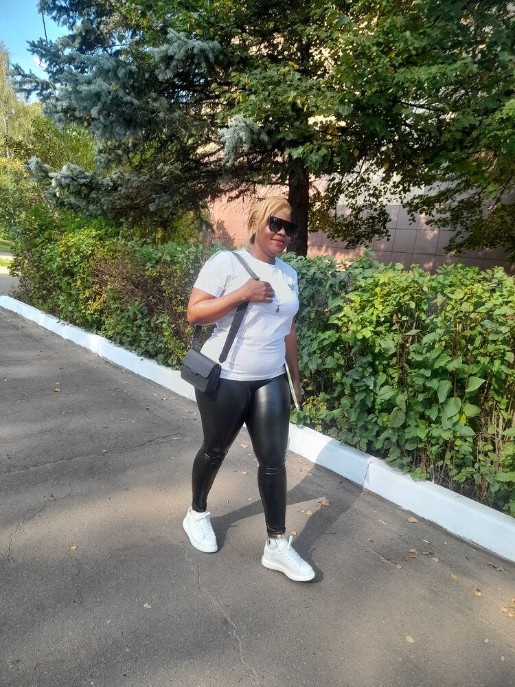  ,   Emilie, 38 ,   ,   