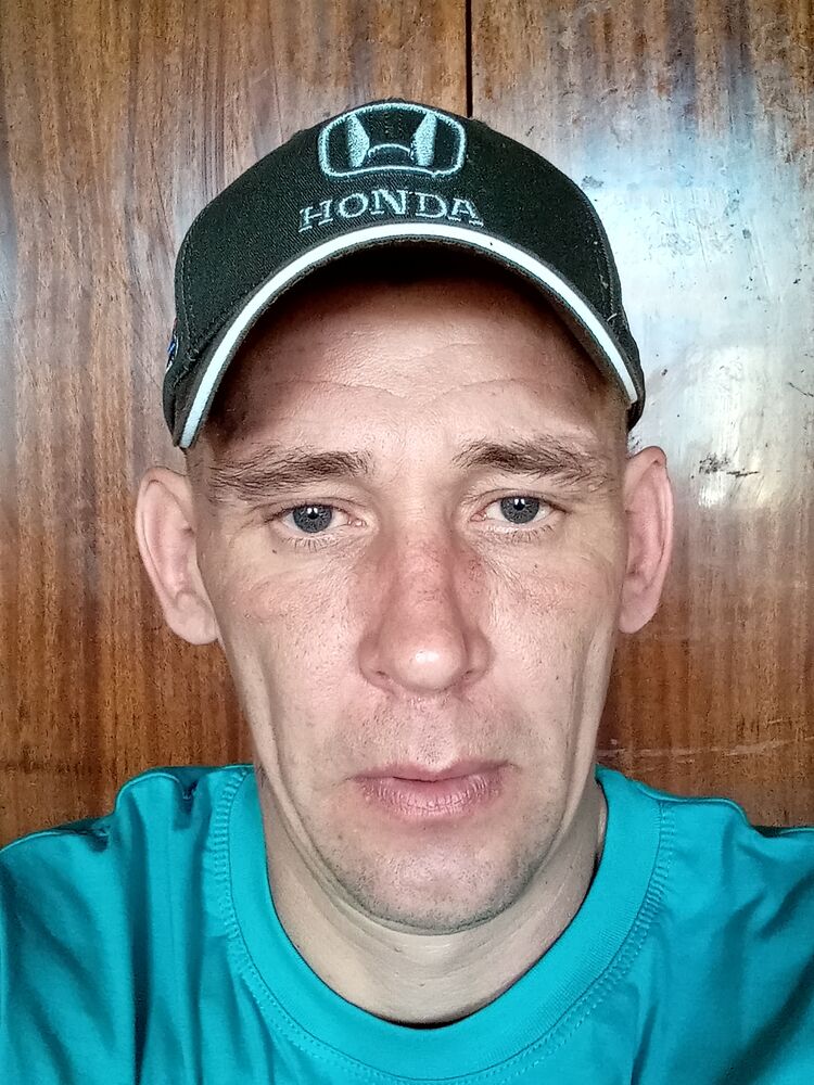  36849784  Yura, 42 ,     