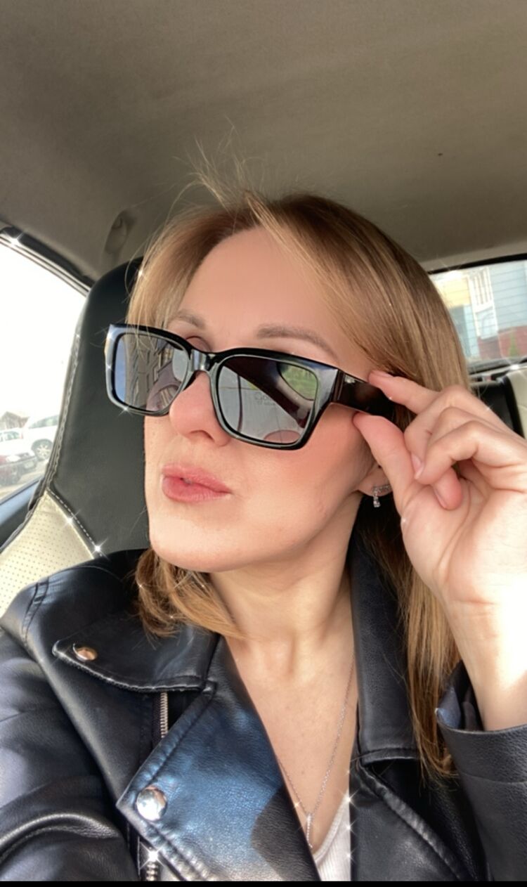  53839234  Elena, 41 ,    