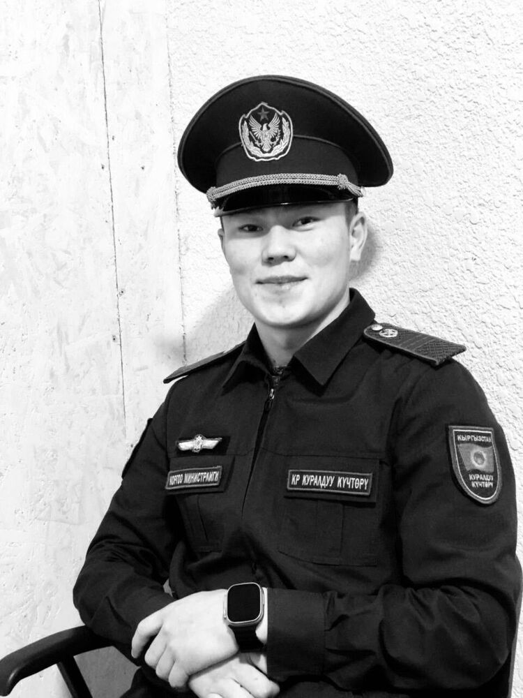  51452044  Altynbek, 21 ,    