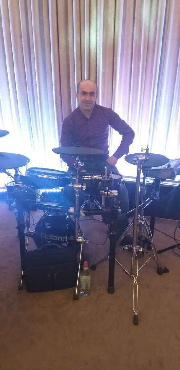  20348344  Ashot, 43 ,    