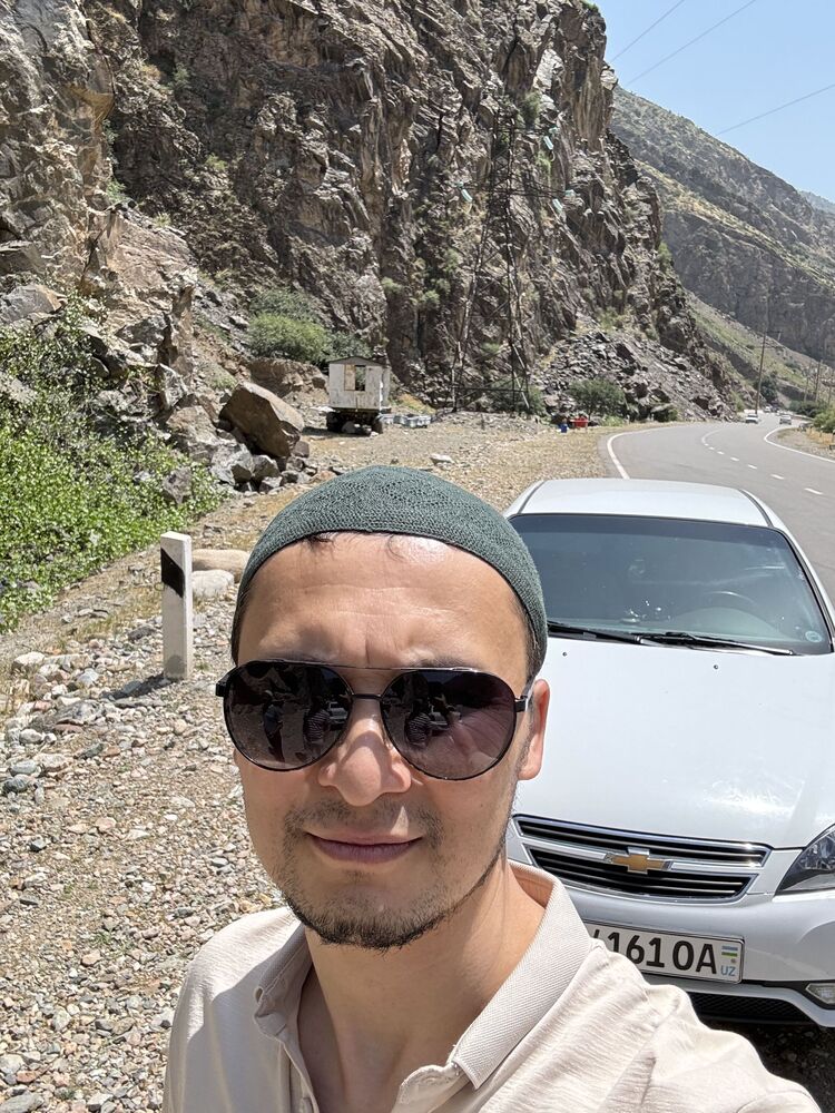  44648684  Feruz, 42 ,    