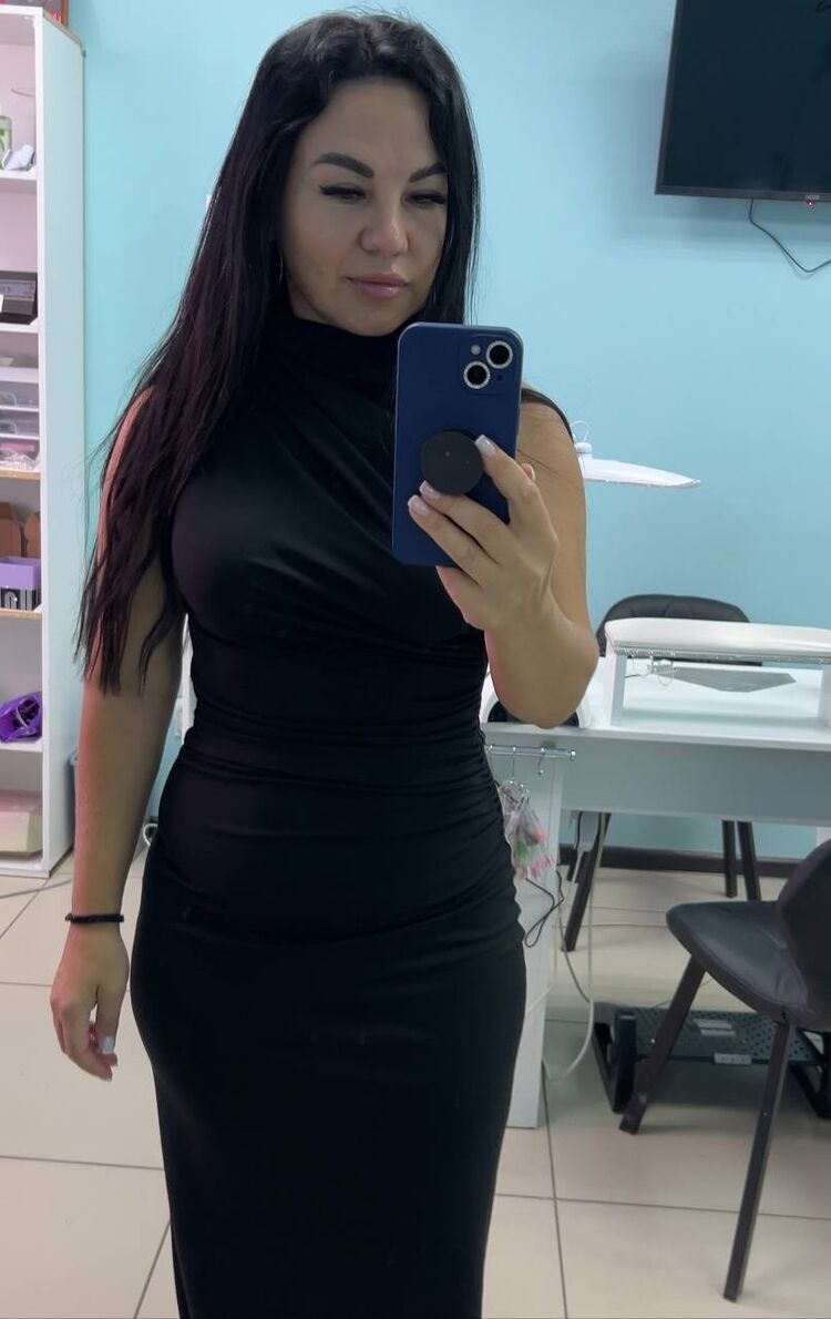  53245964  Elena, 47 ,    